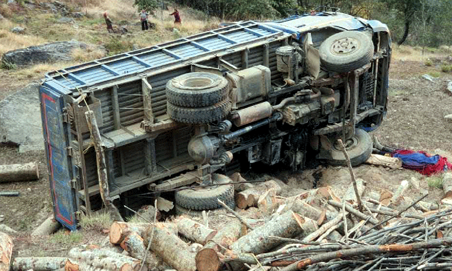 भारतीय ट्रक दुर्घटनामा तीनको मृत्यु, एक घाइते