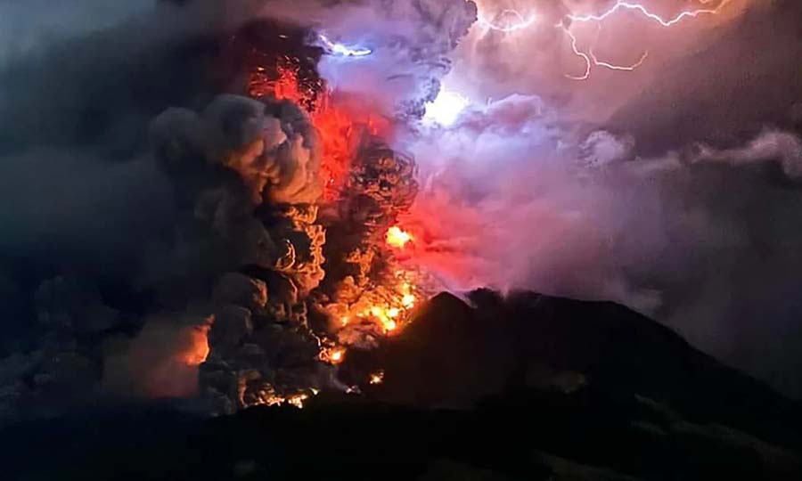 इन्डोनेसियामा ज्वालामुखी विस्फोट हुँदा ११ हजारभन्दा बढी विस्थापित