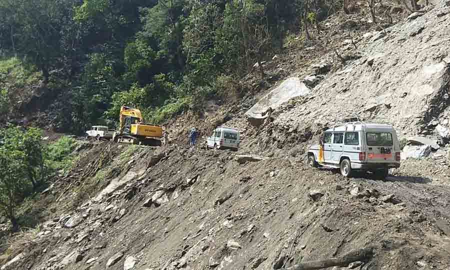बेँसीसहर–चामे सडक अवरुद्ध