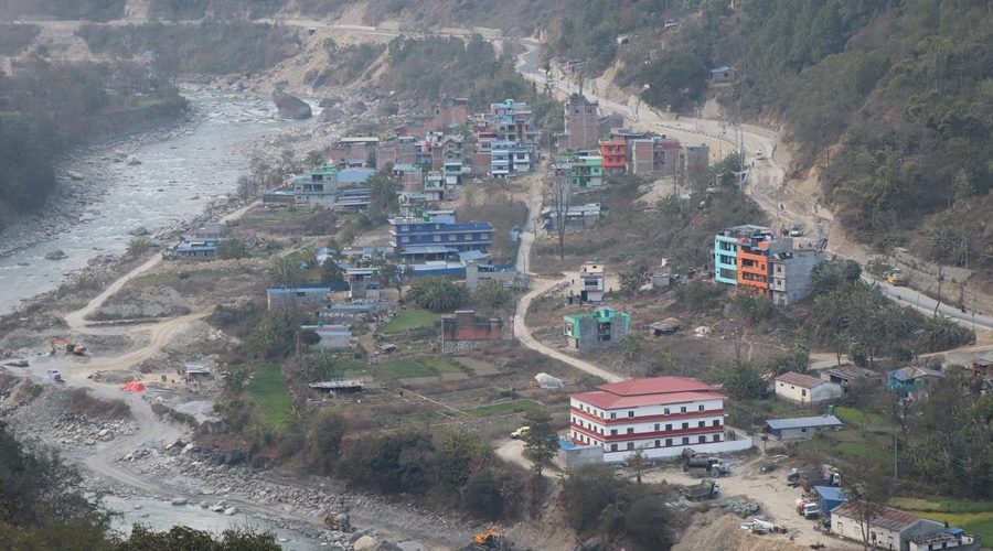 लामाखेतमा धमाधम नदी नियन्त्रणको काम हुँदै