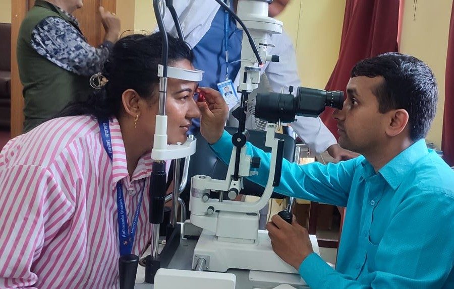 कास्की जिल्ला अदालत परिसरमा निःशुल्क आँखा शिविर : अधिकांशमा आँखाको समस्या