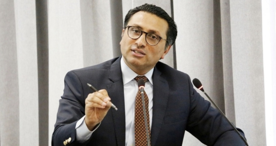 नीतिबाट राजनीतिसम्म : डा स्वर्णिम वाग्लेको यात्रा