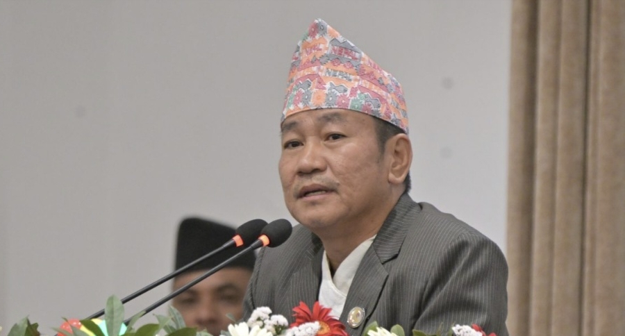 “टेबल–कुर्सी ठोक्नु भन्दा ताली बजाऔँ” — हर्क साम्पाङ