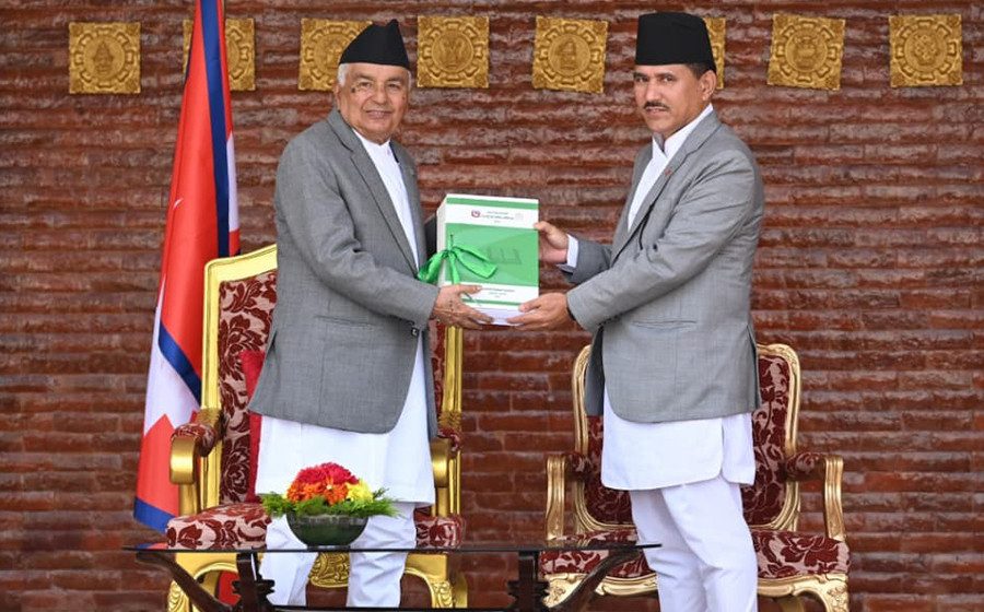 आर्थिक अनुशासन कायम गर्नुपर्नेमा राष्ट्रपति जोड