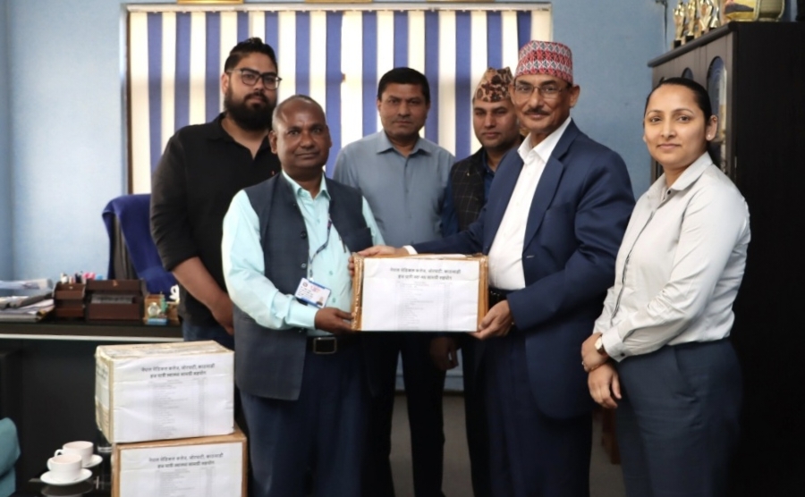 नेपाल मेडिकल कलेजद्वारा हजयात्रीलाई स्वास्थ्य सामग्री प्रदान