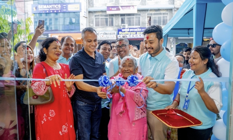 पोखरामा बजाज चेतक ईभीको विस्तार, प्रिमियम विद्युतीय यात्रातर्फ अर्को कदम