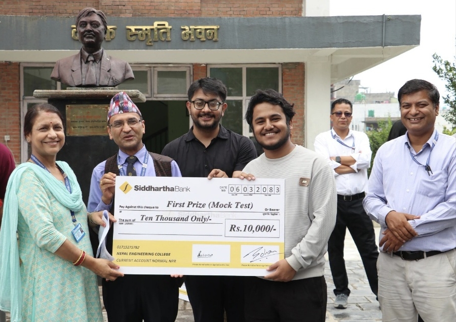 नेपाल इन्जिनियरिङ कलेजको निःशुल्क मोक टेस्टमा उत्कृष्ट विद्यार्थीलाई पुरस्कार