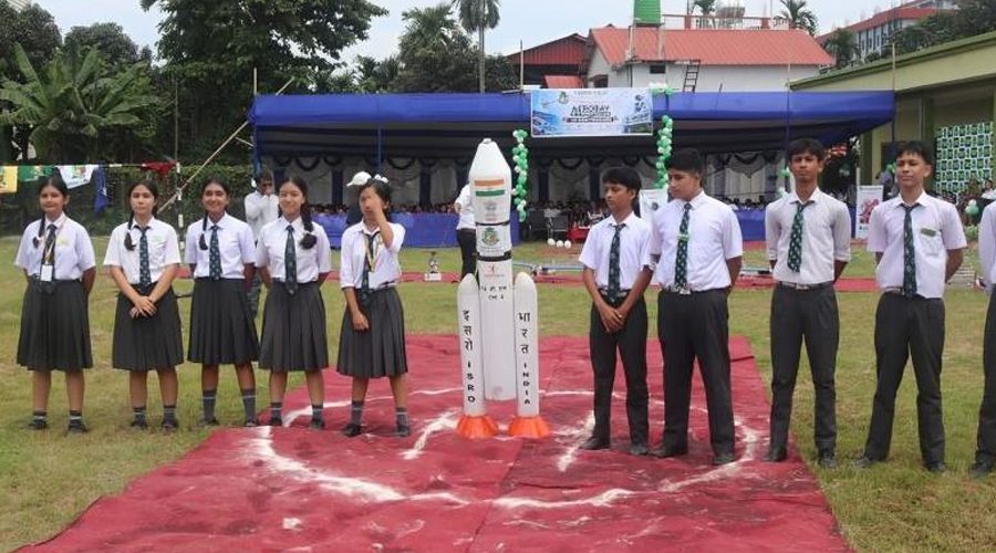 जब बिर्तामोडको आकाशमा उडे चन्द्रयान र रकेट