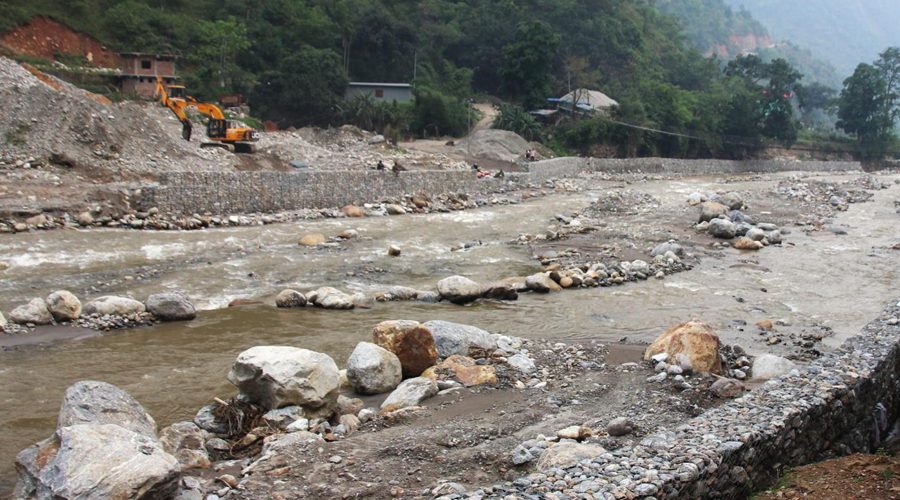 बस्ती जोगाउन तटबन्ध निर्माण
