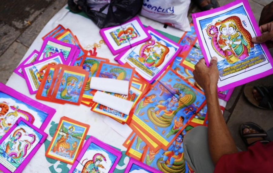 नागपञ्चमीका लागि बजारमा नागका चित्रको बिक्री बढ्यो