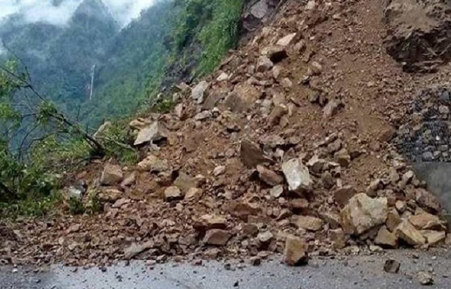 देशका विभिन्न स्थानमा सडक अवरुद्ध, यातायात प्रभावित