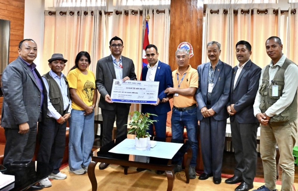 एनएफपिजे नेपालद्वारा प्रधानमन्त्री दैवी प्रकोप राहत कोषमा ७७ हजार ७ सय ७७ रुपैयाँ सहयोग