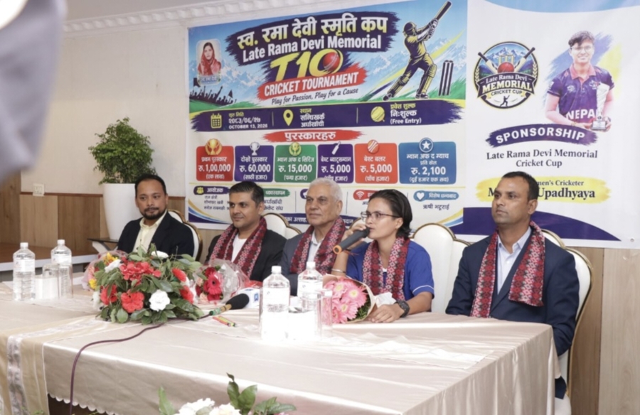 राष्ट्रिय महिला क्रिकेटर मनीषा उपाध्यायलाई ६० हजारको क्रिकेट सामग्री सम्मान