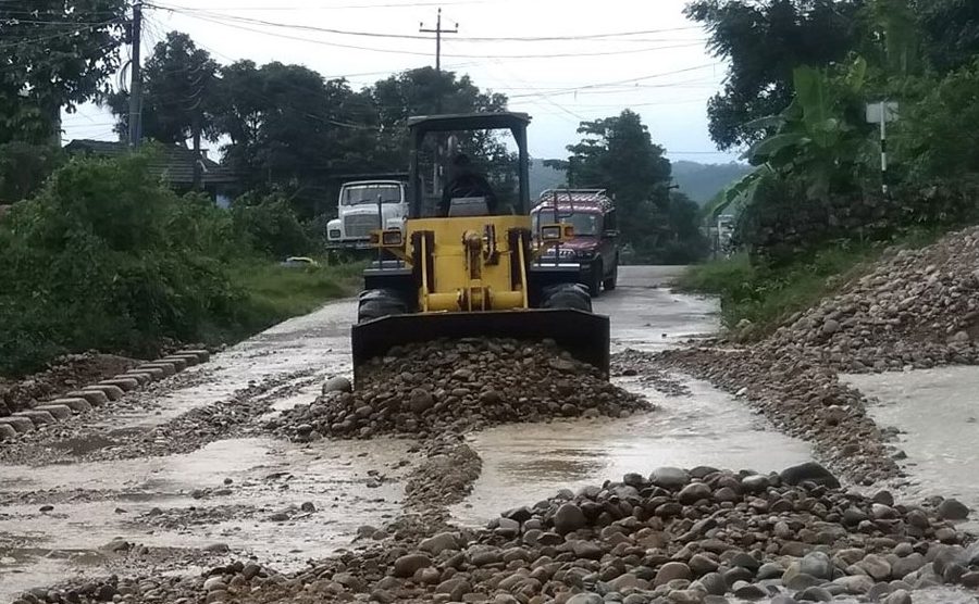 बाढी-पहिरोले बीपी र पासाङ ल्हामु राजमार्ग अवरुद्ध, पृथ्वी लोकमार्ग एकतर्फी सञ्चालन्