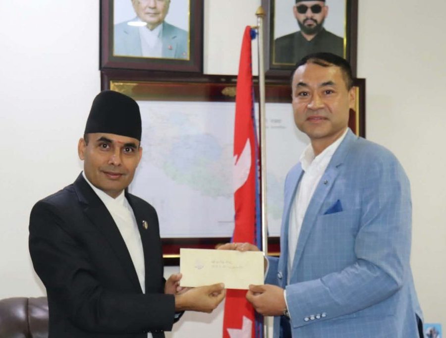 विज्ञापन बोर्डको अध्यक्षमा सन्तोष श्रेष्ठ, सञ्चारमन्त्रीसँग लिए शपथ