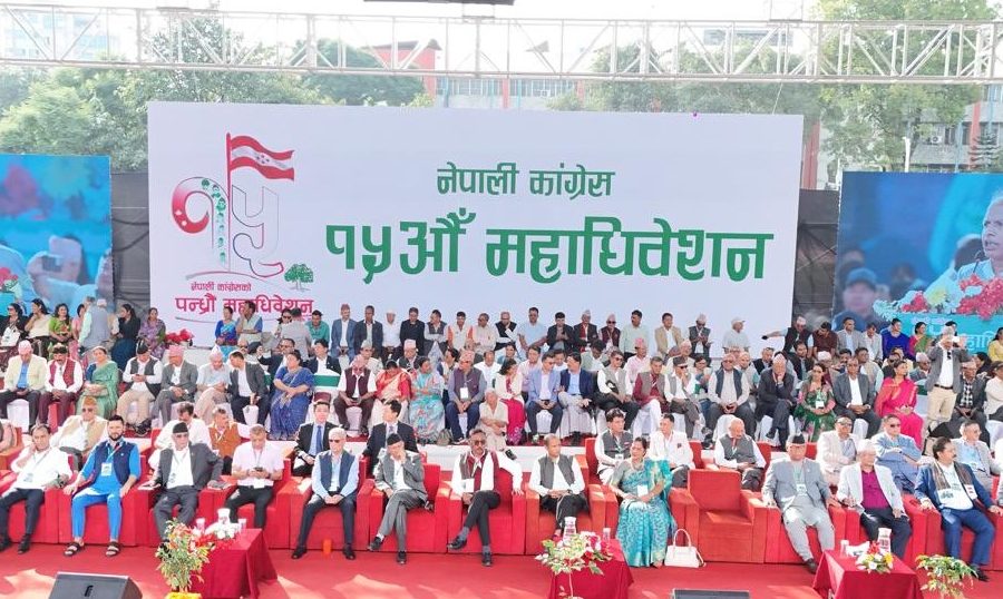 काँग्रेस सुर्खेत-२ मा सहमति नजुट्दा सभापति थापाको हस्तक्षेप