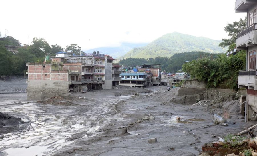 भोटेकोशी बाढीबाट प्रत्यक्ष प्रभावित ४,१०८ घरधुरीलाई ४५ हजारका दरले वितरण